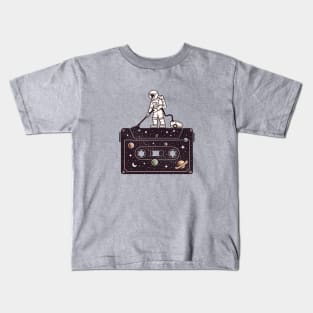 Space clean up Kids T-Shirt